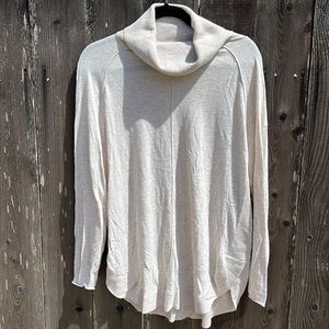 Caslon cream super soft turtleneck long sleeve sweater with rounded hem (M).